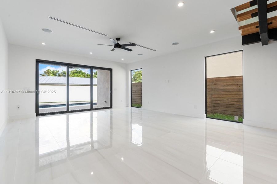 Spacious, unfurnished interior of a new home in , Fort Lauderdale (Image 12).
