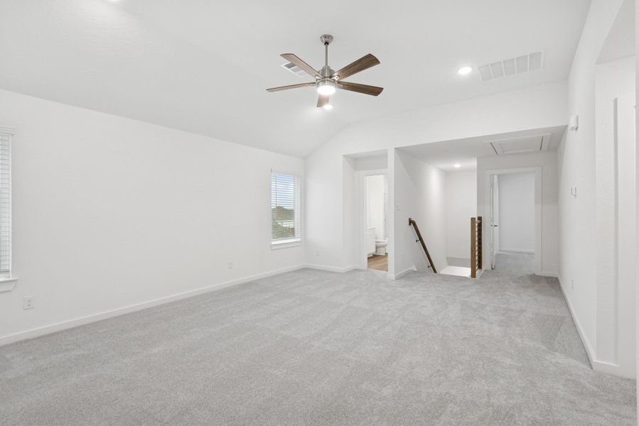 Spacious, unfurnished interior of a new home in Miller's Pond, Rosenberg (Image 25).