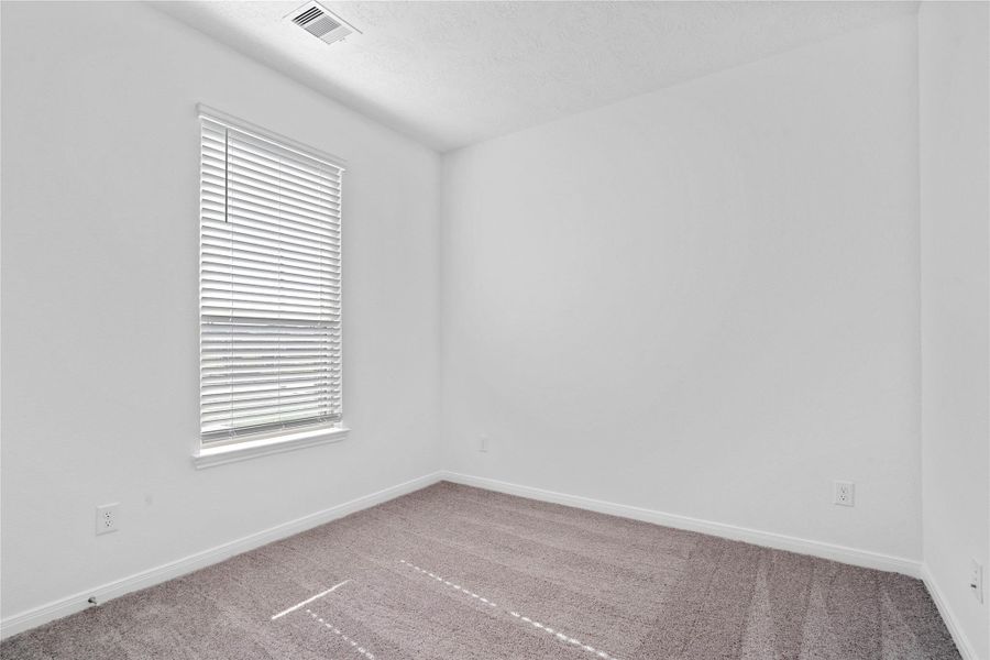 Spacious, unfurnished interior of a new home in Imperial Forest, Alvin (Image 9).