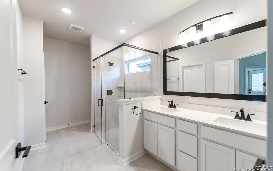 Furnished interior view inside a new home in Arcadia Ridge, San Antonio (Image 4). Furnished interior view inside a new home in Arcadia Ridge, San Antonio (Image 4).