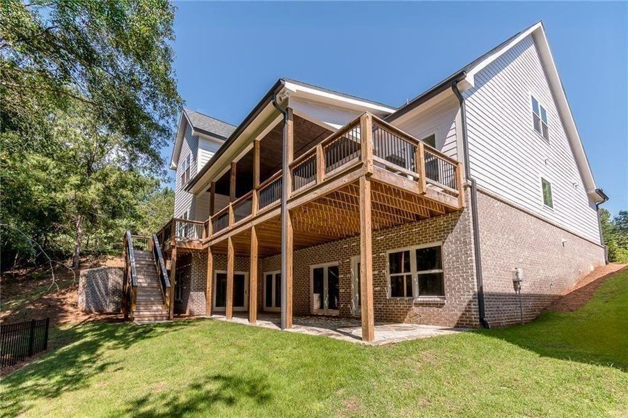 Exterior details and patio area of a home in , Gainesville (Image 27).