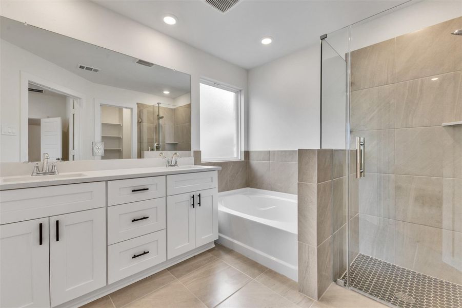 Furnished interior view inside a new home in , Angleton (Image 17).