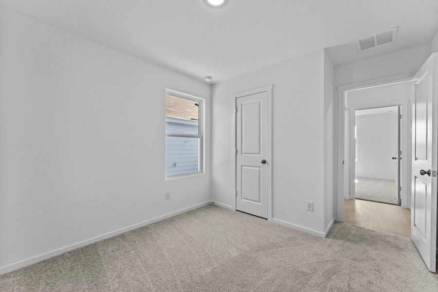 Spacious, unfurnished interior of a new home in Friendship Oaks, Fredericksburg (Image 16).