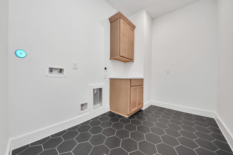 Spacious, unfurnished interior of a new home in Caywood Place, Houston (Image 25).