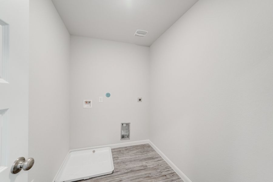 Spacious, unfurnished interior of a new home in Cresson Estates, Godley (Image 25).