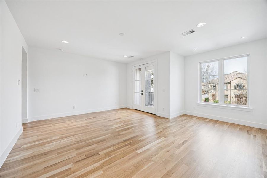Spacious, unfurnished interior of a new home in , Dallas (Image 19).