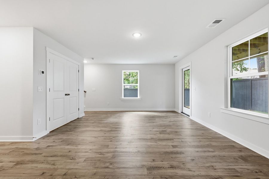 Spacious, unfurnished interior of a new home in Rhetts Cove, Johns Island (Image 21). Spacious, unfurnished interior of a new home in Rhetts Cove, Johns Island (Image 21).