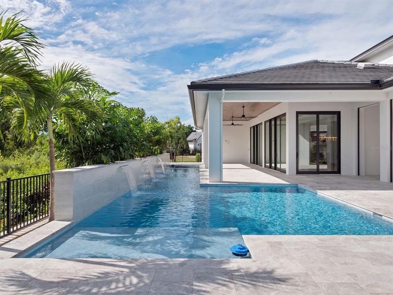 Exterior details and patio area of a home in , Orlando (Image 37).