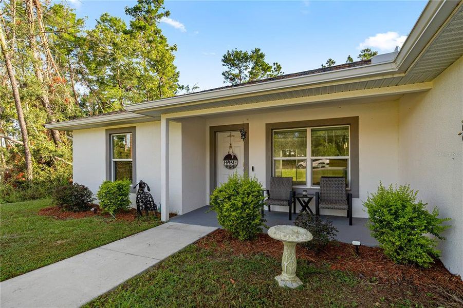 Exterior details and patio area of a home in , Ocala (Image 1).