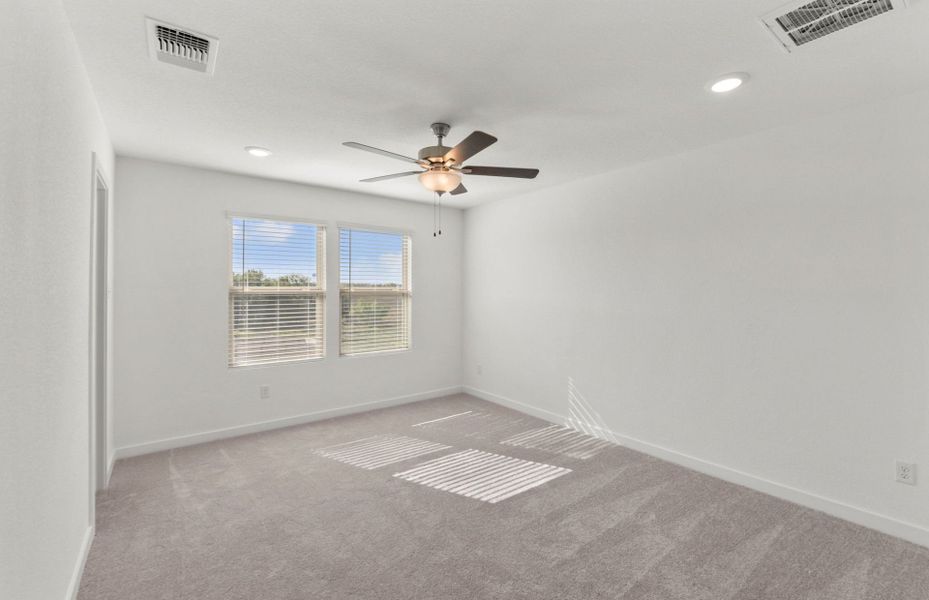 Spacious, unfurnished interior of a new home in Sunfield, Buda (Image 13).