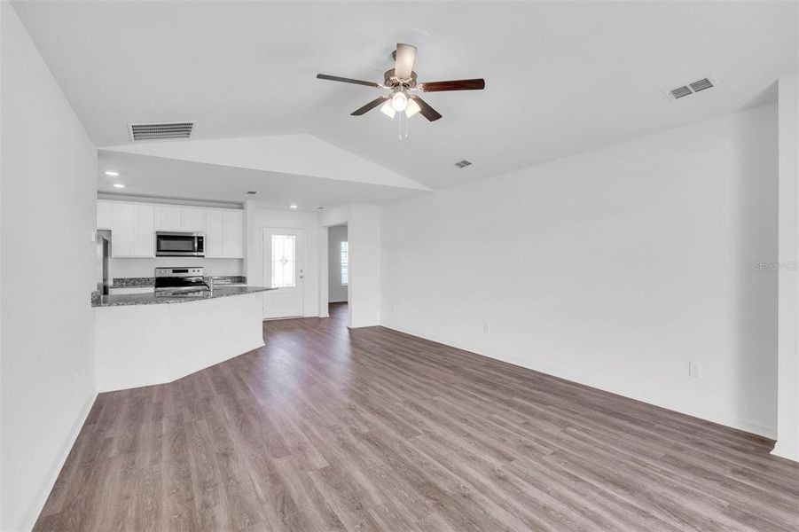 Spacious, unfurnished interior of a new home in Marion Oaks, Ocala (Image 16).