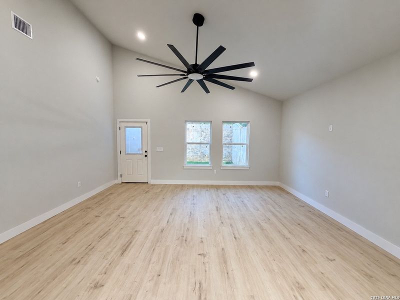 Spacious, unfurnished interior of a new home in , San Antonio (Image 9).