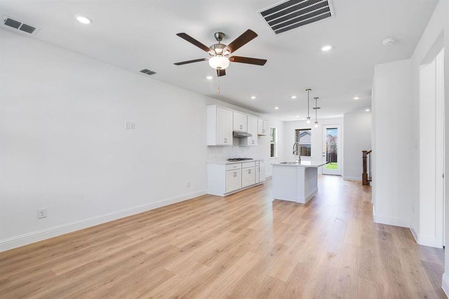 1128 Wheatgrass Mews ~ Ready Now 1128 Wheatgrass Mews ~ Ready Now