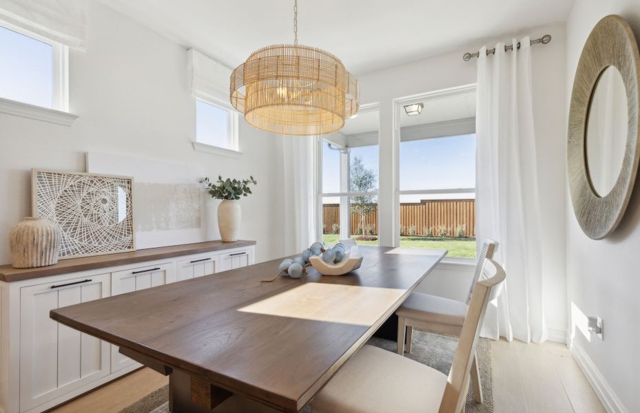 Dining area off kitchen