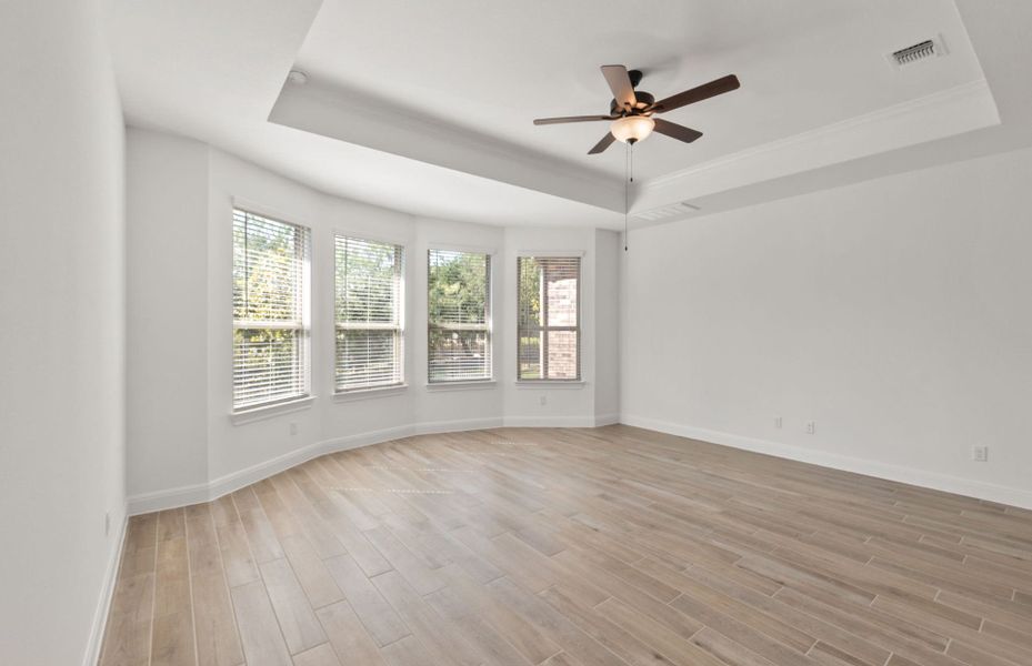 Representative unfurnished interior of a home built from the Wallace by Pulte Homes in Bluffview Reserve, Leander (Image 27).