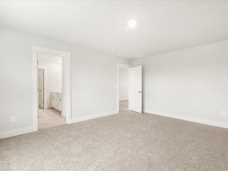 Spacious, unfurnished interior of a new home in Creek Ridge - Signature Collection, Spartanburg (Image 9).