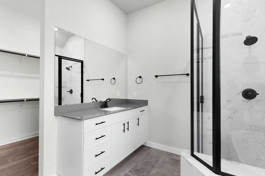 Furnished interior view inside a new home in Highland Village, Georgetown (Image 10).