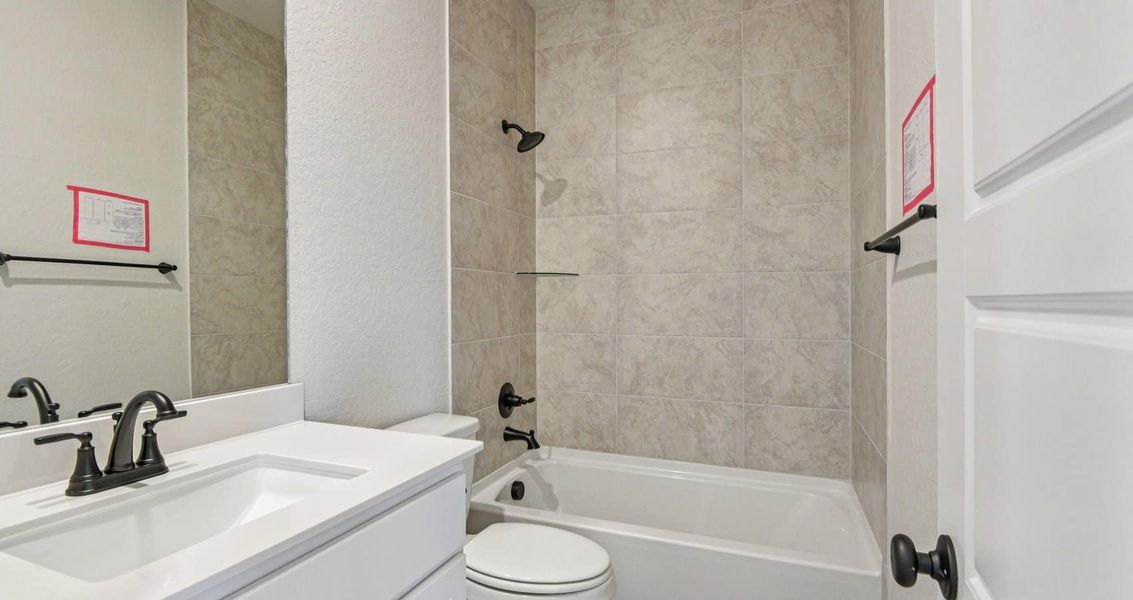 Furnished interior view inside a new home in Meyer Ranch, New Braunfels (Image 10).