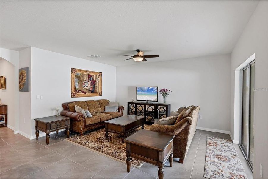Furnished interior view inside a new home in Glen Creek, Bradenton (Image 6).