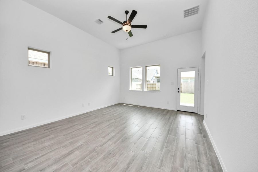 Spacious, unfurnished interior of a new home in 45' Traditional Homes at Elyson, Katy (Image 31).