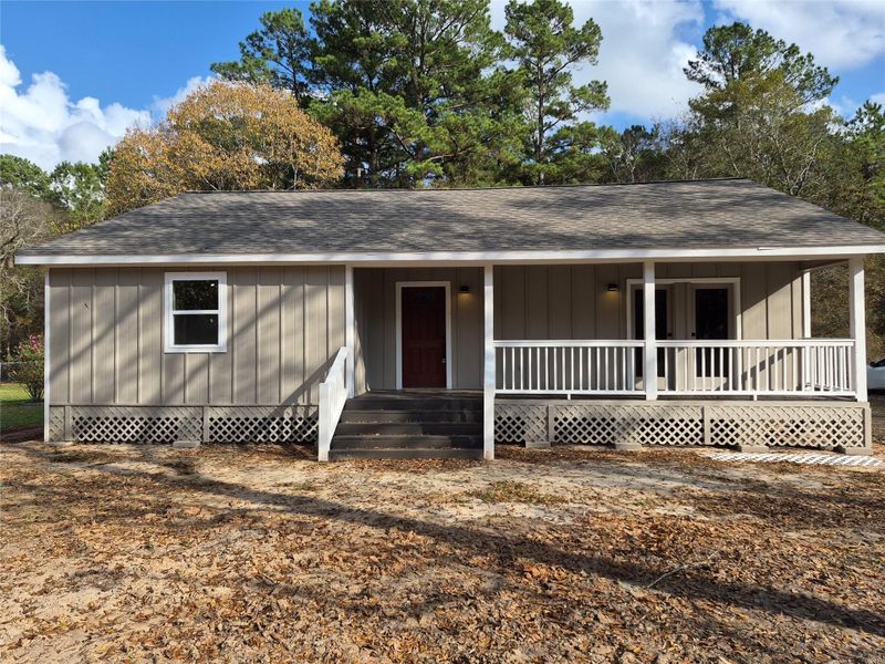 Exterior details and patio area of a home in , Huntsville (Image 18).