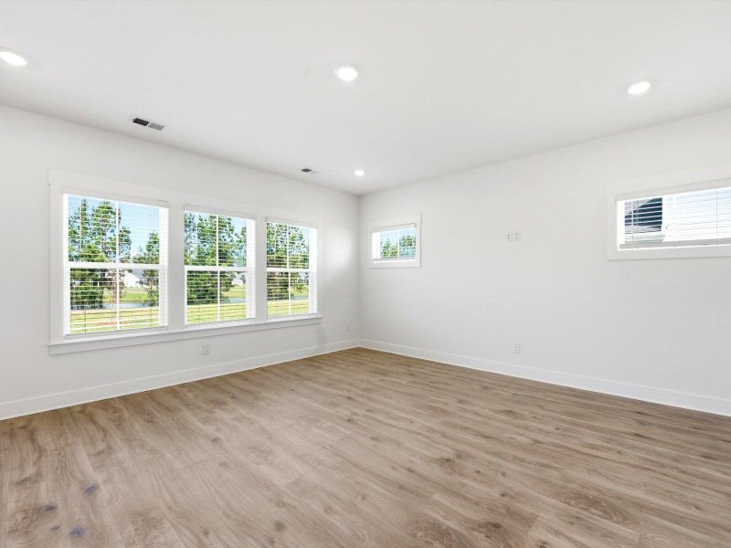 Spacious, unfurnished interior of a new home in The Coves at Lakes of Cane Bay II, Summerville (Image 16).