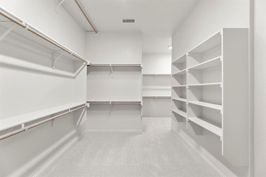 Spacious, unfurnished interior of a new home in Nelson Lake Estates, Rockwall (Image 22). Spacious, unfurnished interior of a new home in Nelson Lake Estates, Rockwall (Image 22).