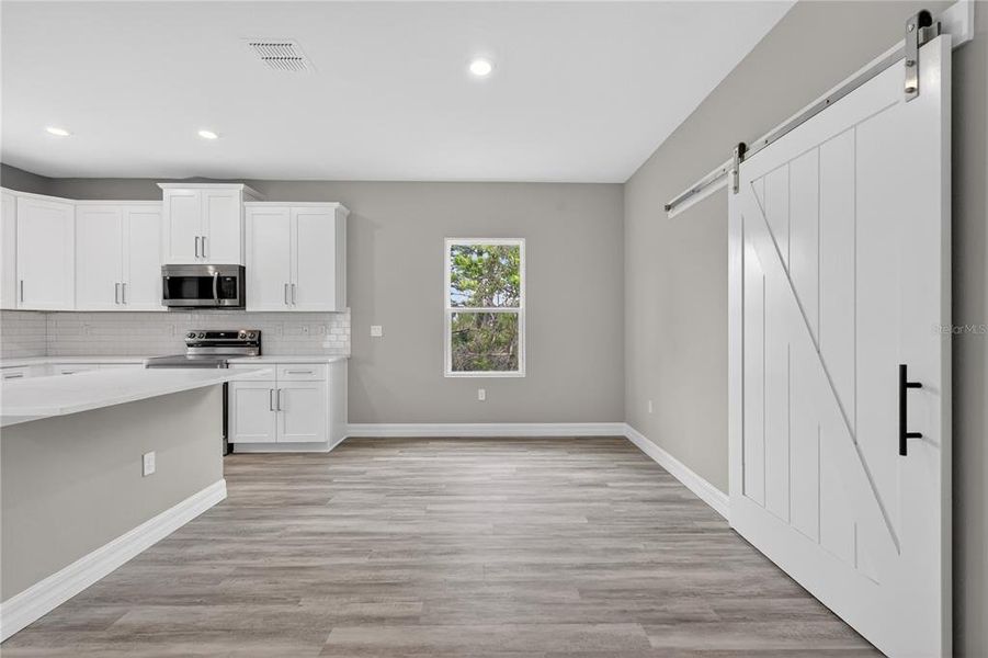Spacious, unfurnished interior of a new home in , Eustis (Image 17).
