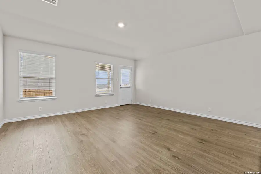 Spacious, unfurnished interior of a new home in Redbird Ranch, San Antonio (Image 12).