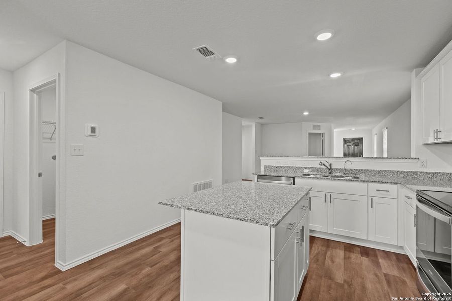 Image 3 of a home in Cinco Lakes. Image 3 of a home in Cinco Lakes.