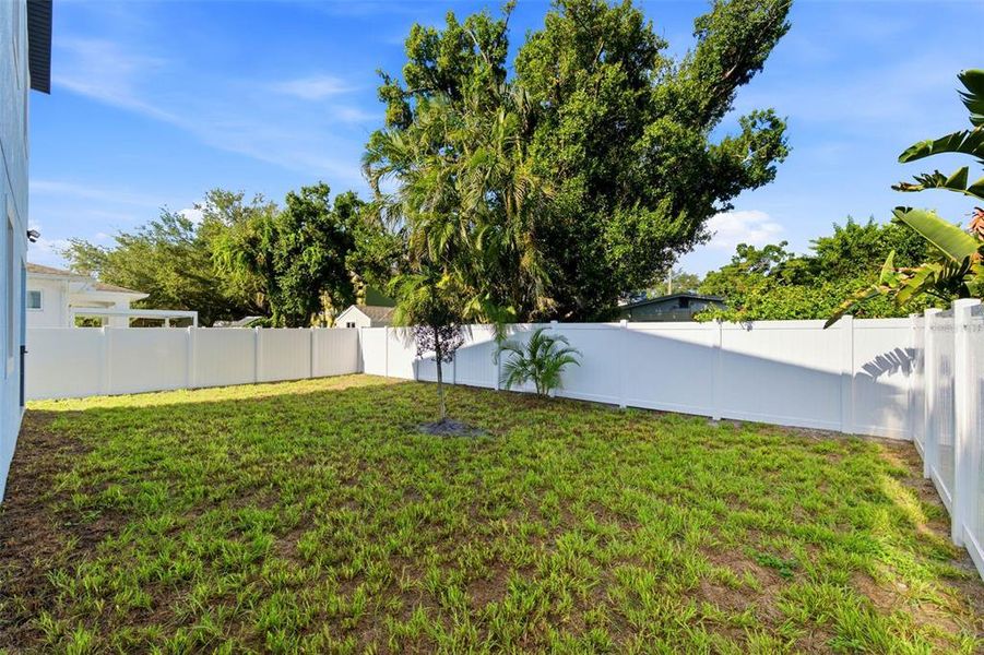 Exterior details and patio area of a home in , Tampa (Image 27).