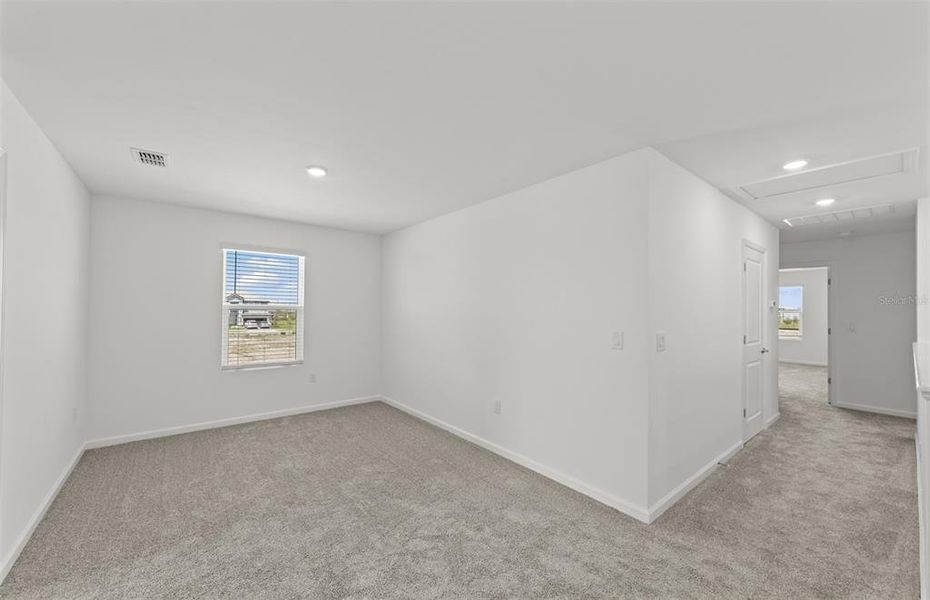 Spacious, unfurnished interior of a new home in Lakespur Wellen Park, Venice (Image 22). Spacious, unfurnished interior of a new home in Lakespur Wellen Park, Venice (Image 22).