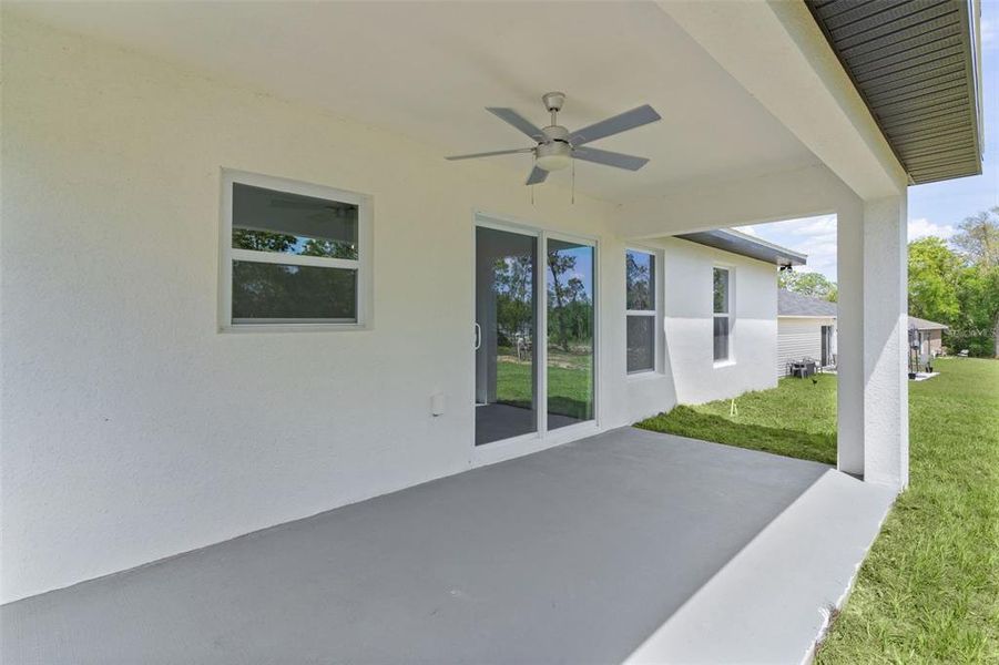 Exterior details and patio area of a home in , Ocklawaha (Image 3).