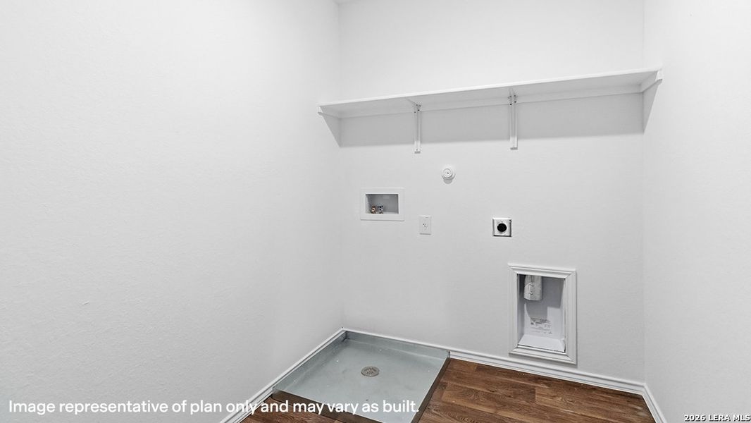 Spacious, unfurnished interior of a new home in Blue Ridge Ranch, San Antonio (Image 16).