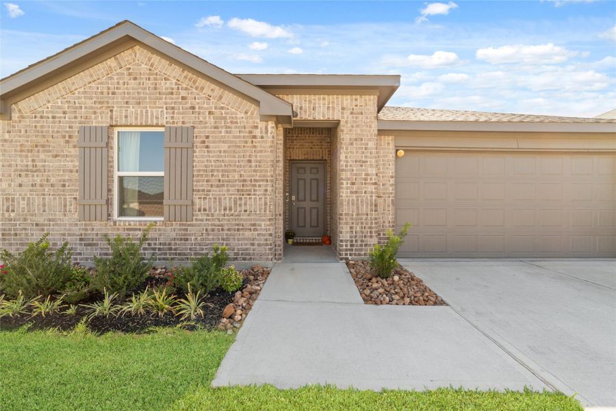 Exterior details and patio area of a home in Sunterra, Katy (Image 20).