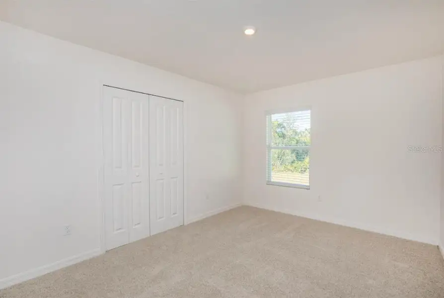 Spacious, unfurnished interior of a new home in Port Charlotte, Port Charlotte (Image 5).