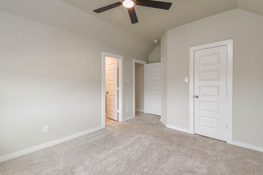 Spacious, unfurnished interior of a new home in Oakwood, Tomball (Image 28).