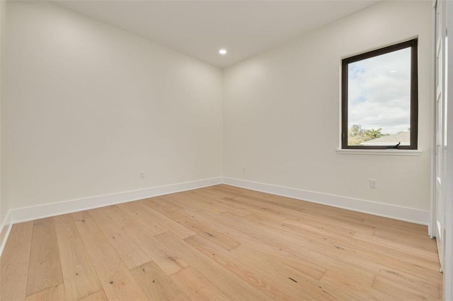 Spacious, unfurnished interior of a new home in , Tampa (Image 59).