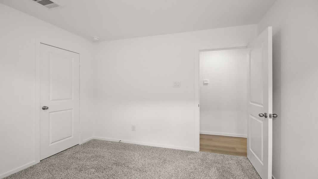 Representative unfurnished interior of a home built from the Estero by D.R. Horton in Sunset Valley, Hockley (Image 15).