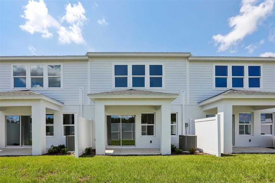 Exterior details and patio area of a home in Twin Oaks, Zephyrhills (Image 18).