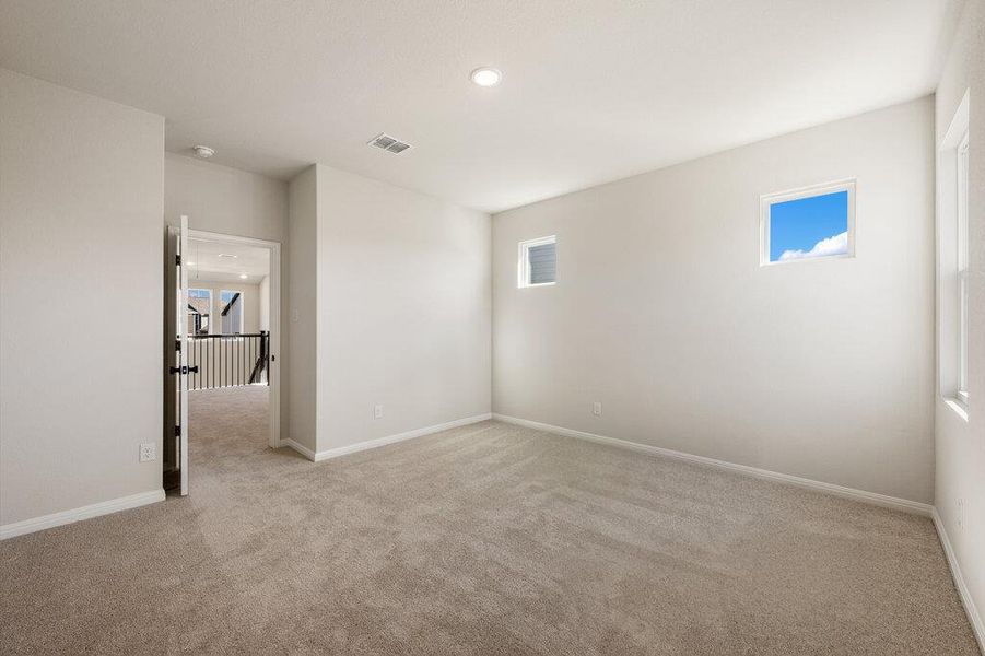 Spacious, unfurnished interior of a new home in Lariat, Liberty Hill (Image 30).