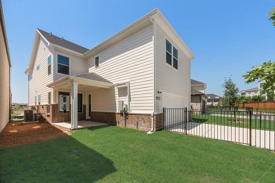 Exterior details and patio area of a home in Bayside, Rowlett (Image 24).