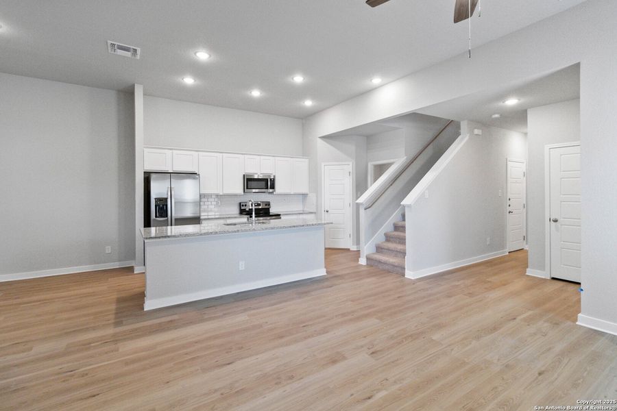 Spacious, unfurnished interior of a new home in , San Antonio (Image 20).