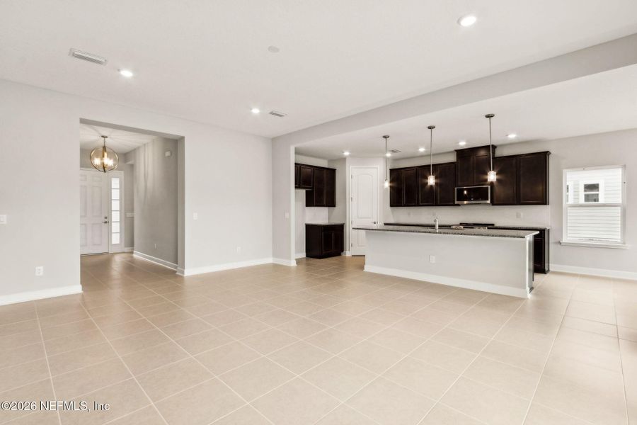 Spacious, unfurnished interior of a new home in Sandy Ridge, Yulee (Image 19).