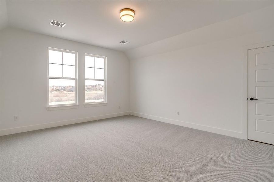 Spacious, unfurnished interior of a new home in Talon Hills, Fort Worth (Image 38).