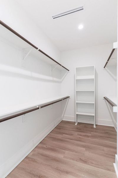 Spacious, unfurnished interior of a new home in , Houston (Image 38).