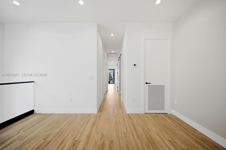 Spacious, unfurnished interior of a new home in , Fort Lauderdale (Image 59).