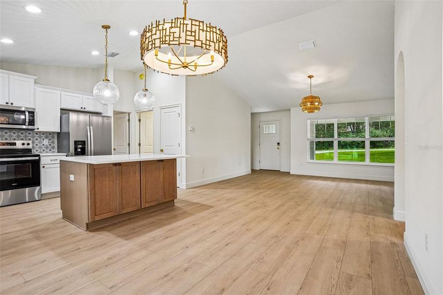 Spacious, unfurnished interior of a new home in , Citrus Springs (Image 21).