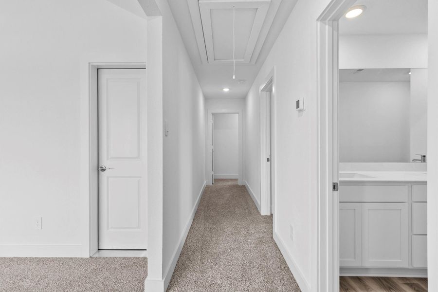 Spacious, unfurnished interior of a new home in Riverside Estates, Mont Belvieu (Image 33).