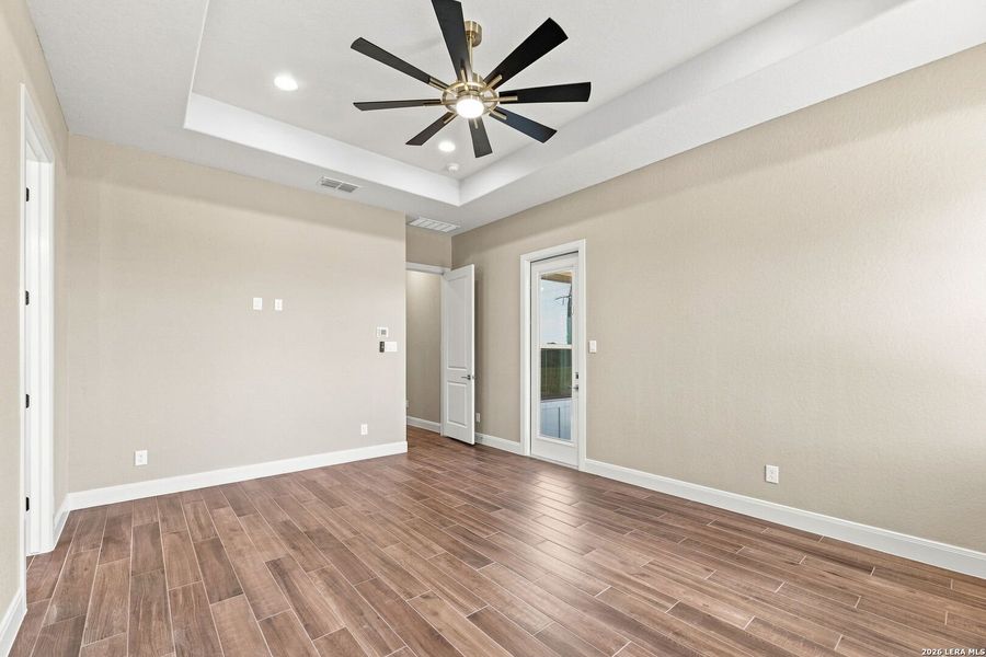 Spacious, unfurnished interior of a new home in , Seguin (Image 22).